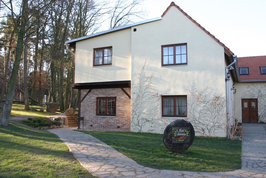 Areal Botanika Hotel Unhošť Kültér fotó